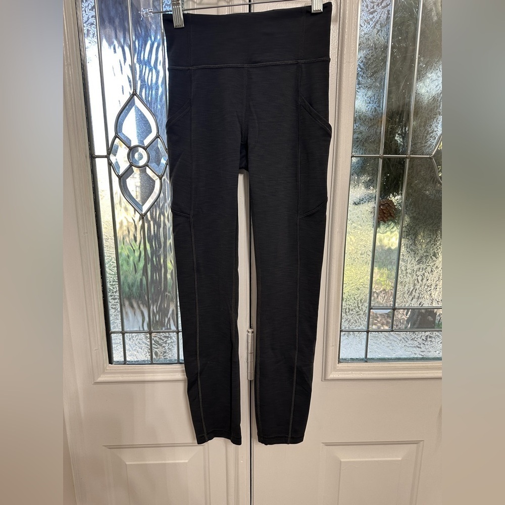 Lululemon Invigorate High-Rise Tight 25"
Heathered Graphite Grey size 2